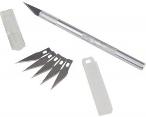 Craft Knife Cutter with 5 Blades – Couteau avec 5 lames